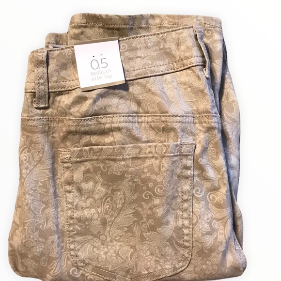 🎁Chico’s NWT Tan & Cream Slim Jeans Small🎁 - Picture 1 of 8